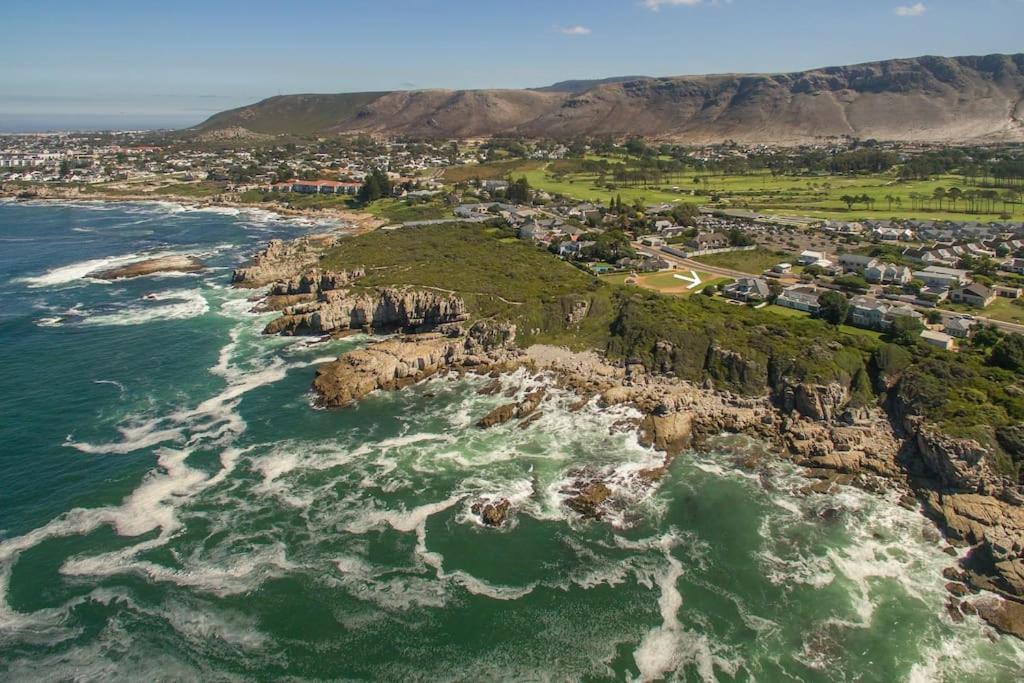 Wild Waters At Kraal Rock On The Cliffs In Херманус Экстерьер фото